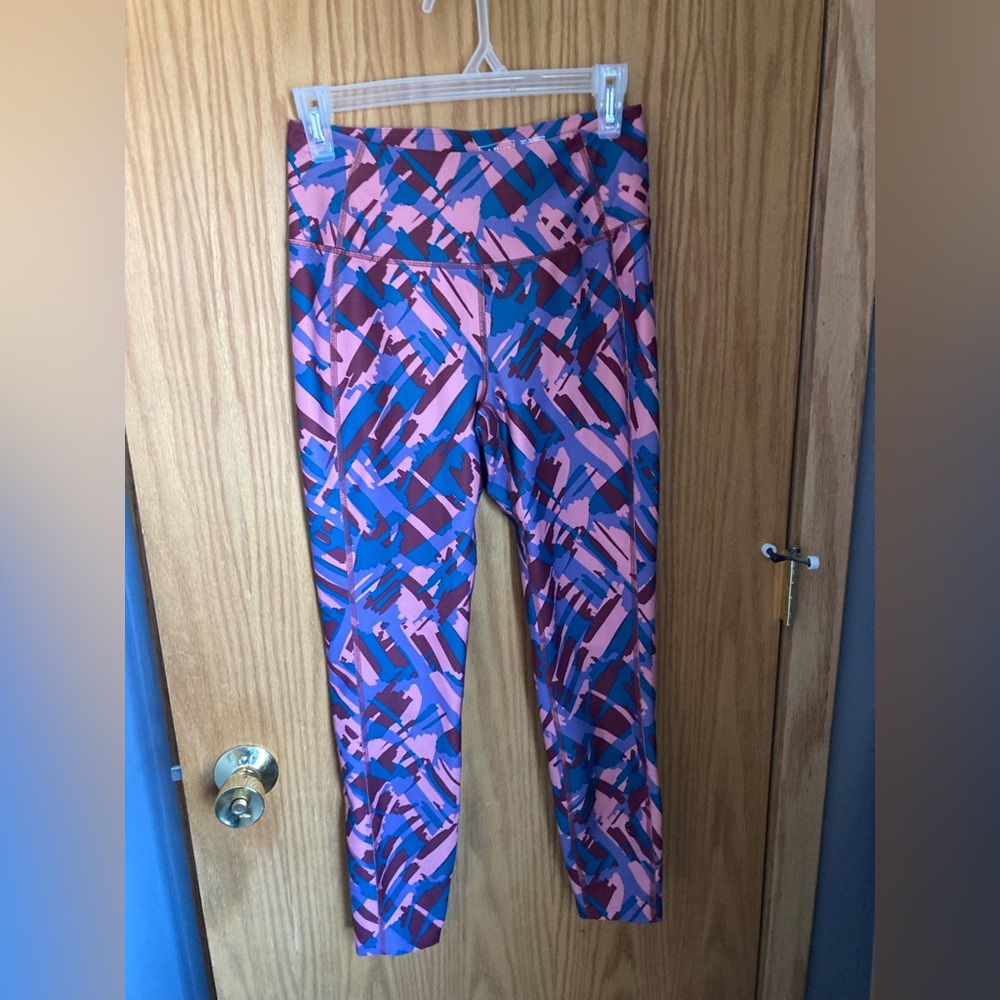 LL Bean Colorful Geometric Print 7/8 Active Leggings, Wmns small, sporty!
